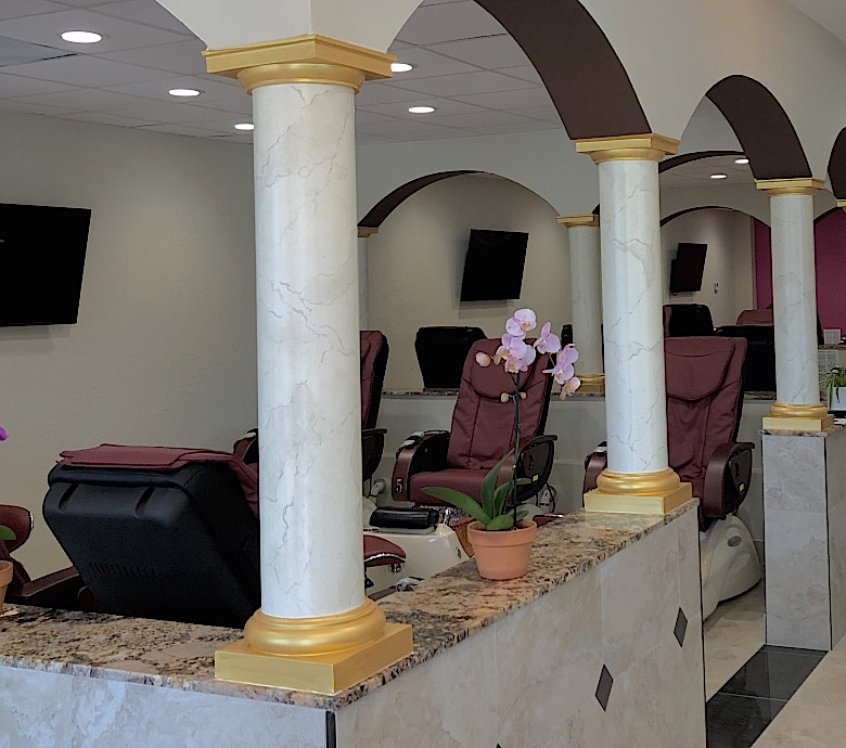 faux marble on columns in a spa